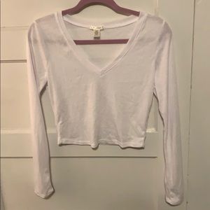 V-neck long sleeve shirt